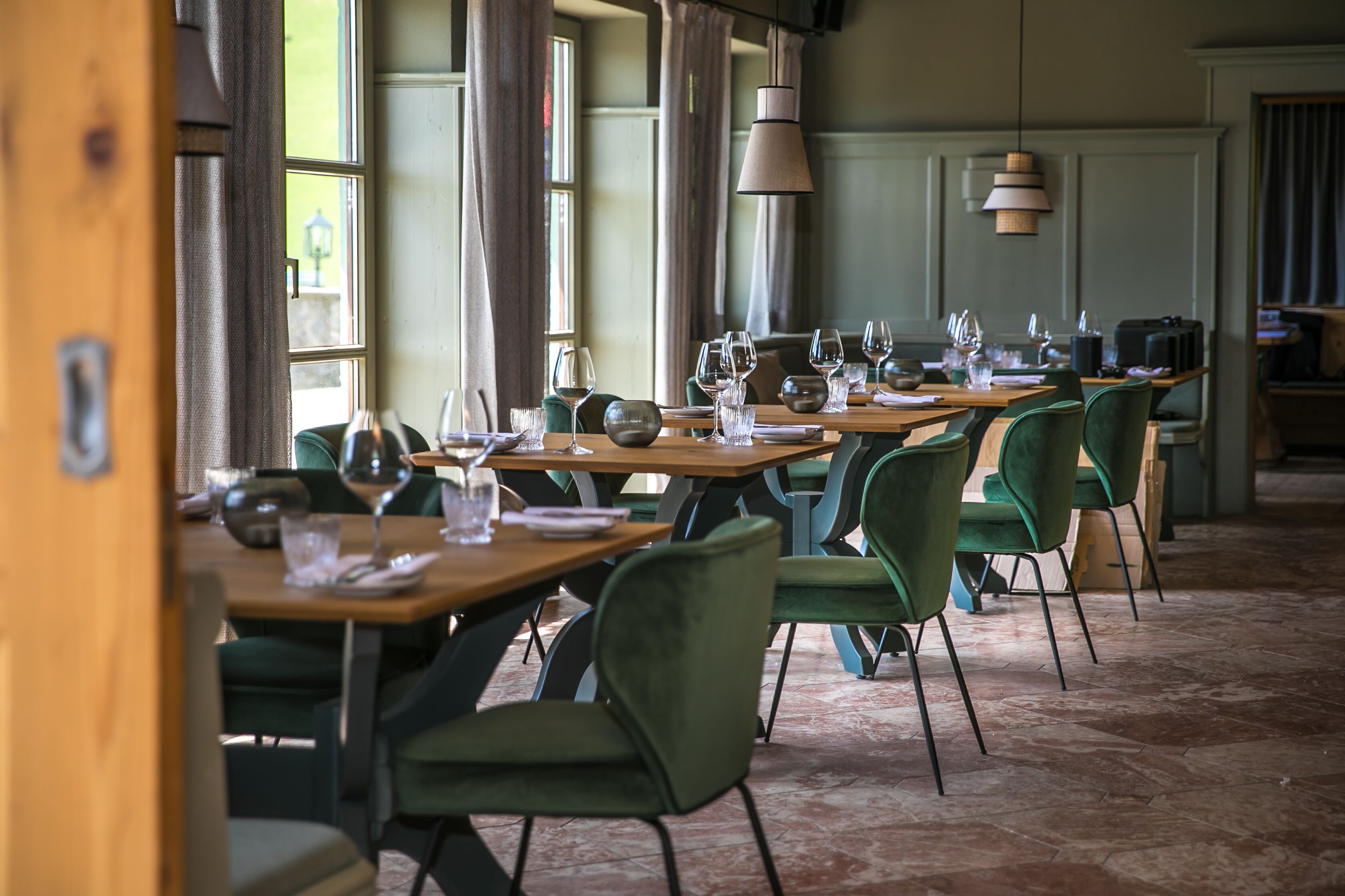 Breakfast, lunch, dinner served; Regional cuisine 