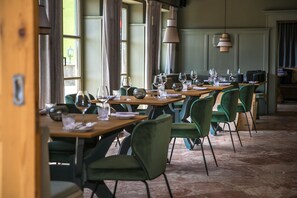 Breakfast, lunch, dinner served; Regional cuisine 