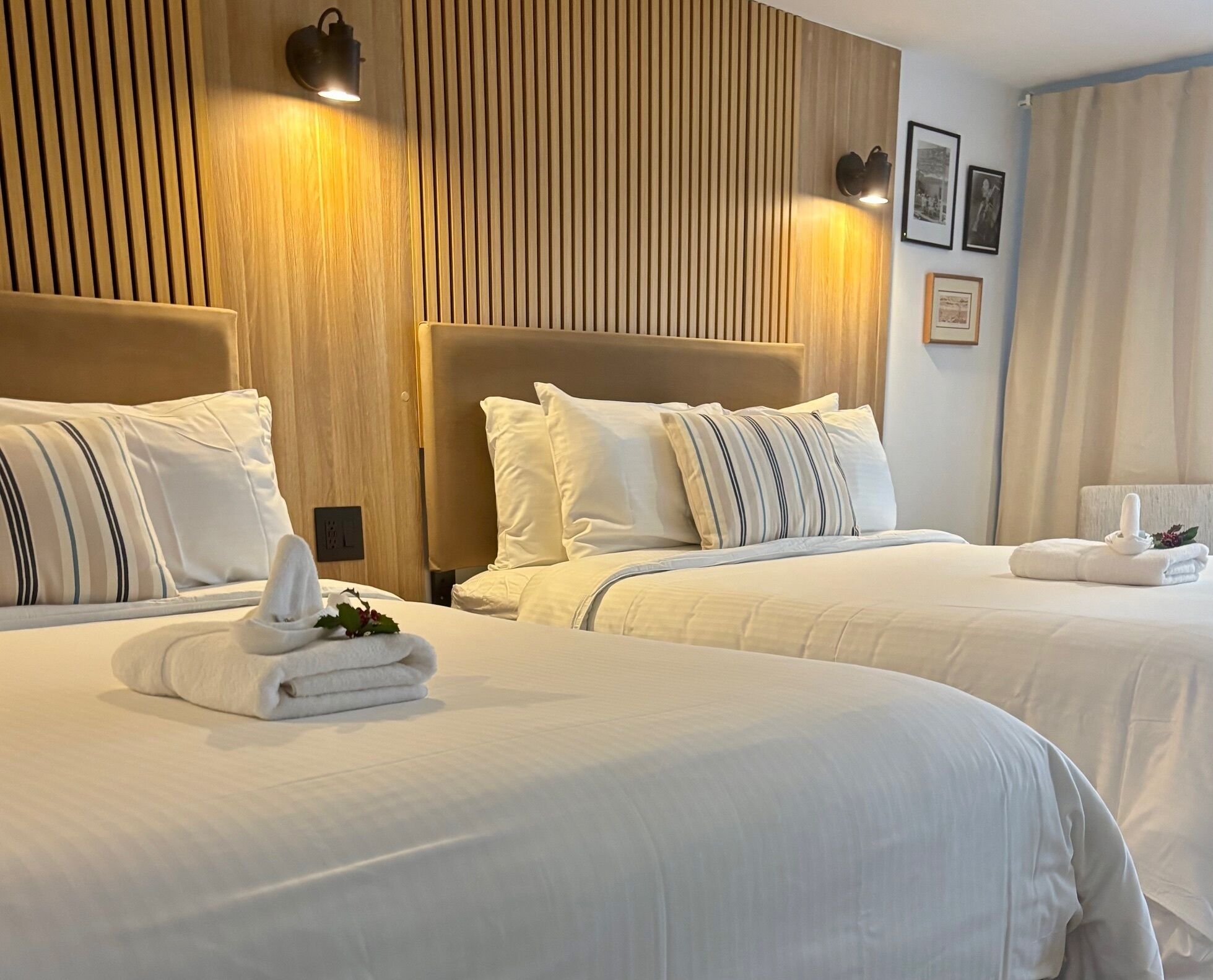 Deluxe kamer, 2 queensize bedden | Individueel gedecoreerd, individueel gemeubileerd