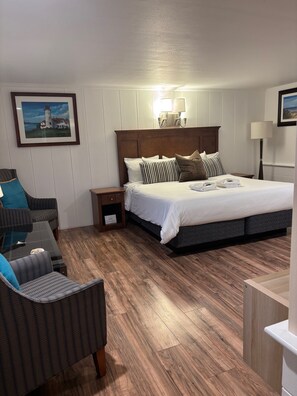 Individually decorated, individually furnished, blackout curtains - Veranda Cape Cod Family Resort (South Yarmouth)