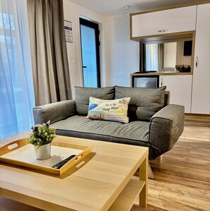 Individually decorated, individually furnished, blackout curtains - Veranda Cape Cod Family Resort (South Yarmouth)