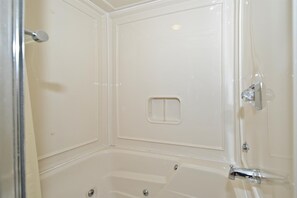 Bathroom shower - Americas Best Value Inn Phillipsburg (Phillipsburg)