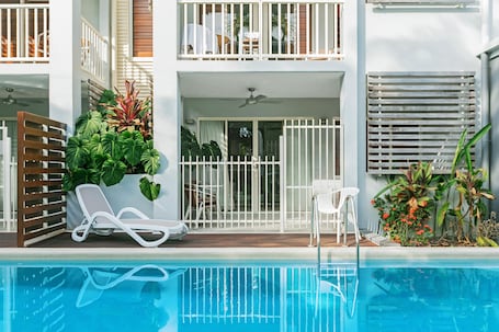 4 piscinas al aire libre, sillones reclinables de piscina