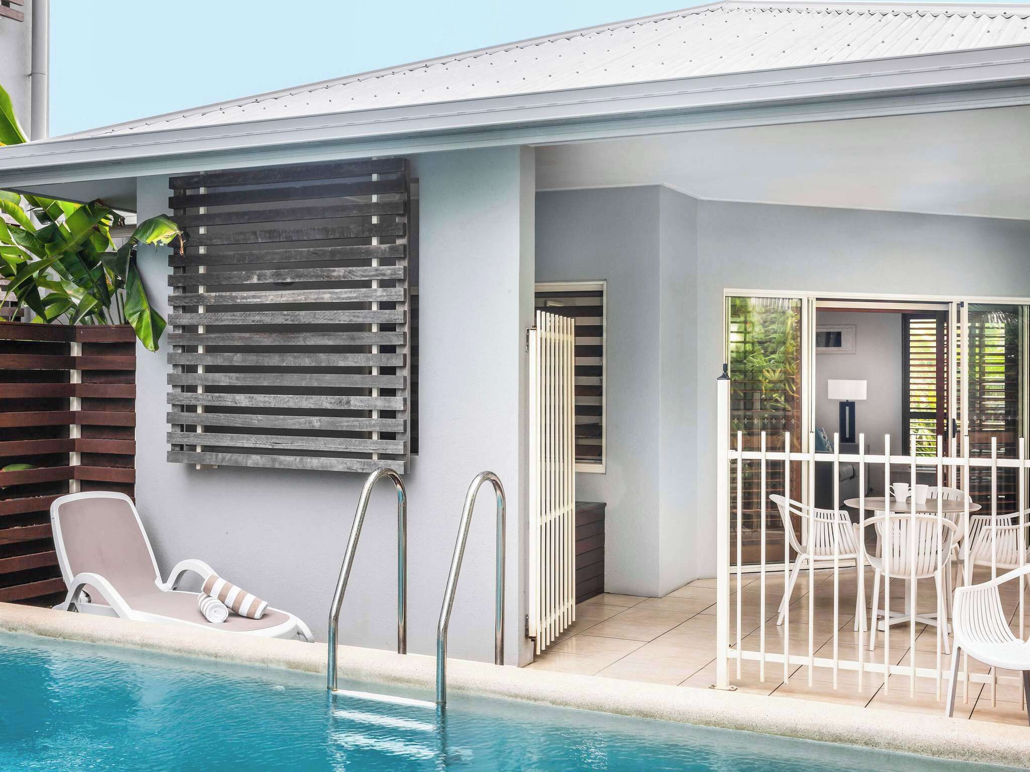 2 Bedroom Dual Key Swim Out | Balcony