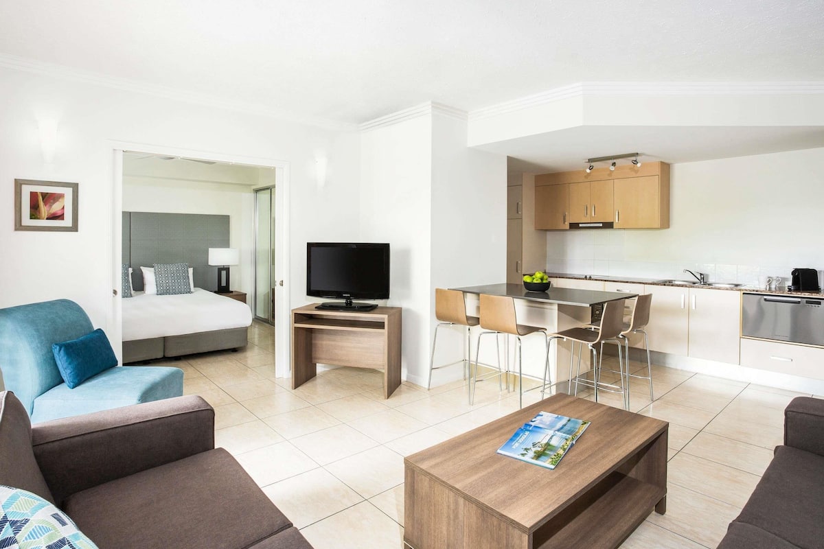 Room, 1 Bedroom | 1 bedroom, in-room safe, iron/ironing board, cribs/infant beds
