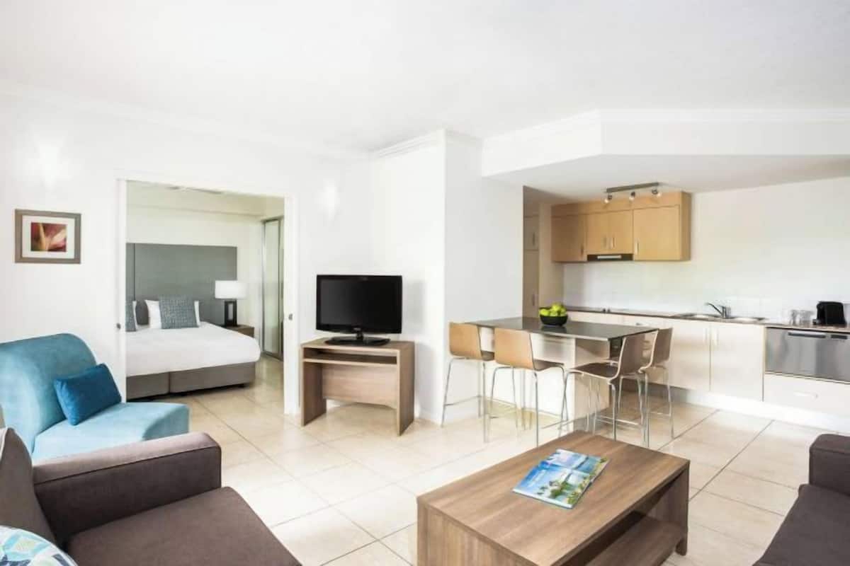 Living area | Flat-screen TV, DVD player