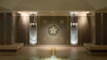 Indoor spa tub