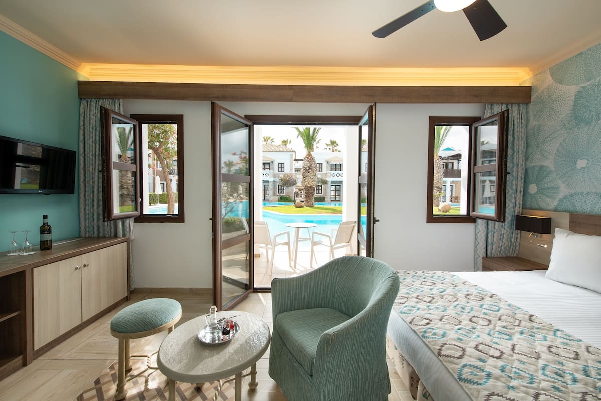 Double Bungalow VIP Premium Sharing Pool | Minibar, värdeförvaringsskåp på rummet, skrivbord och gratis wi-fi