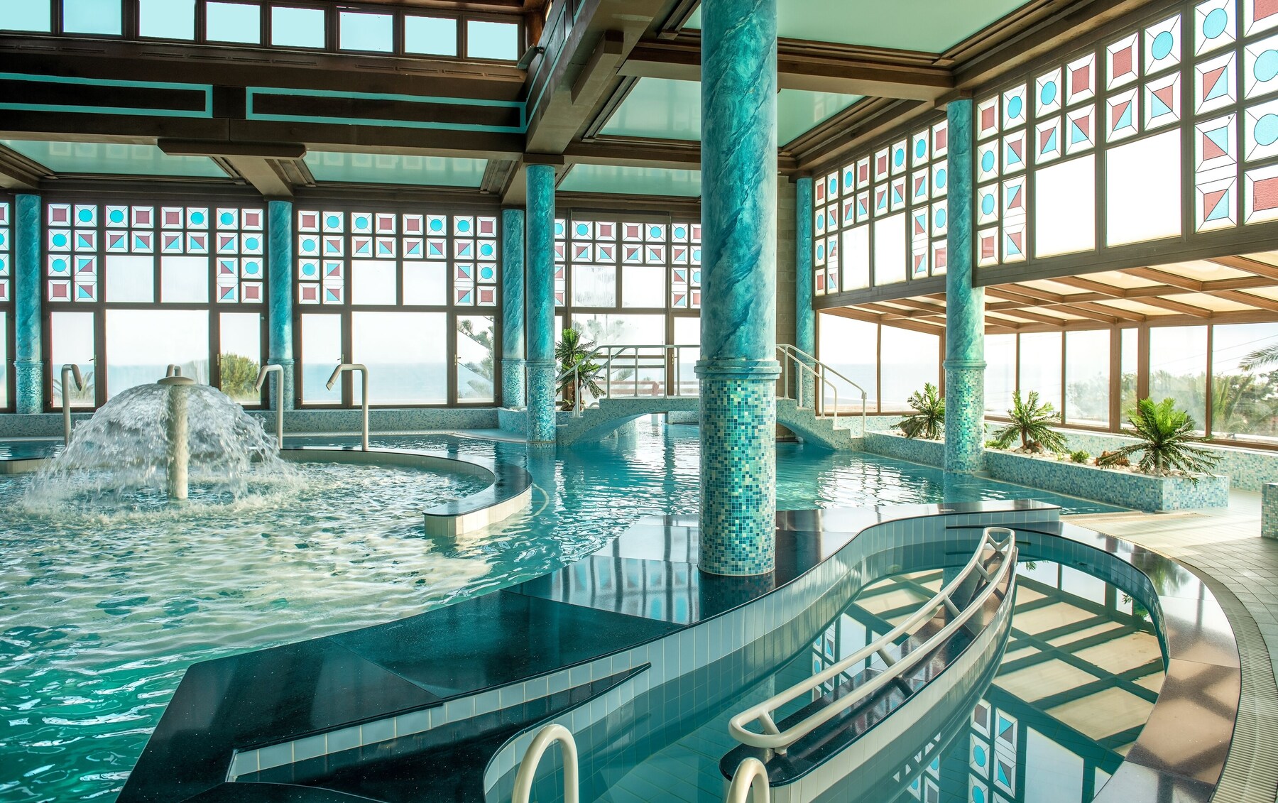 Indoor spa tub