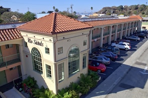 Rio Sands offers parking and a balcony with views of the surrounding area.