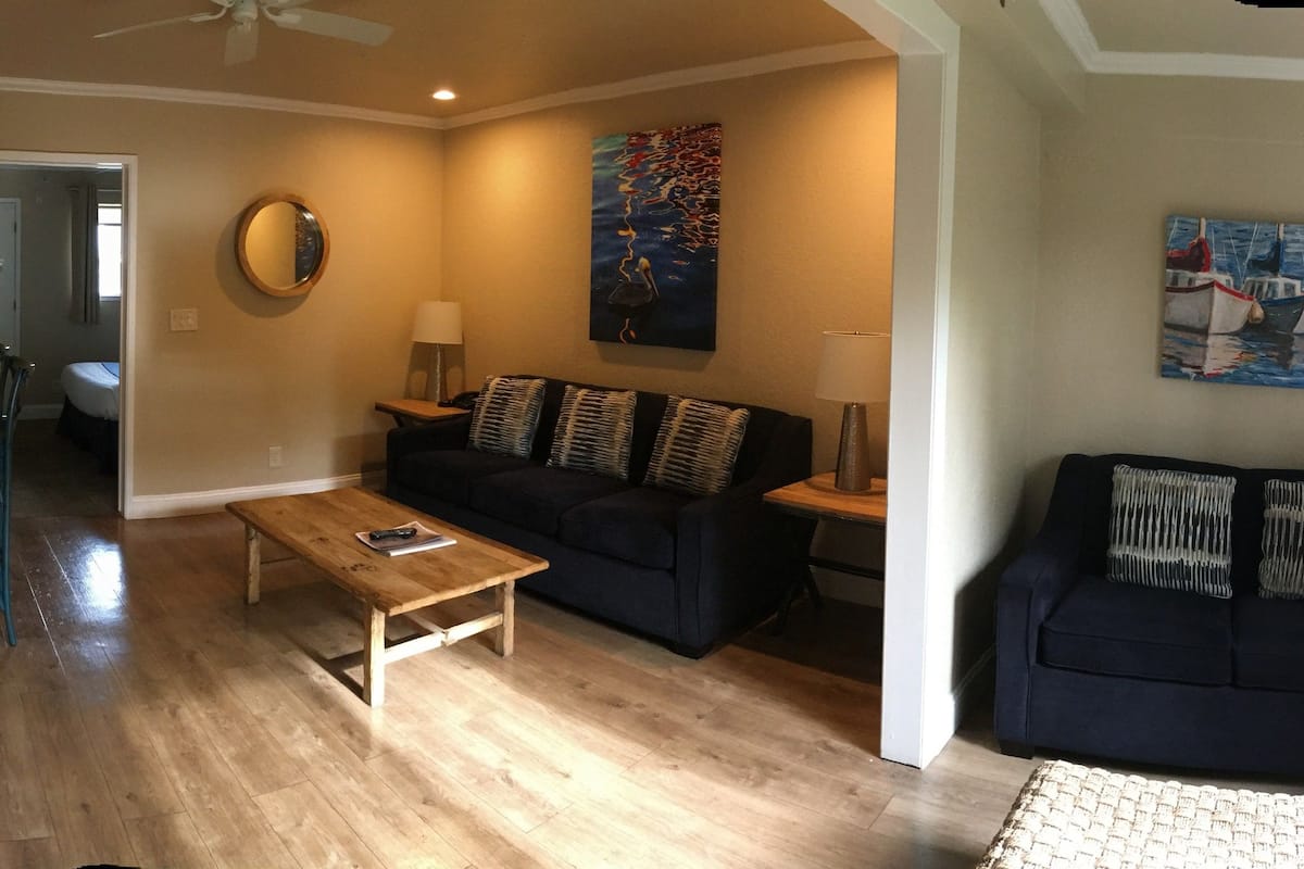 Suite Deluks, dapur | Area keluarga | TV layar datar