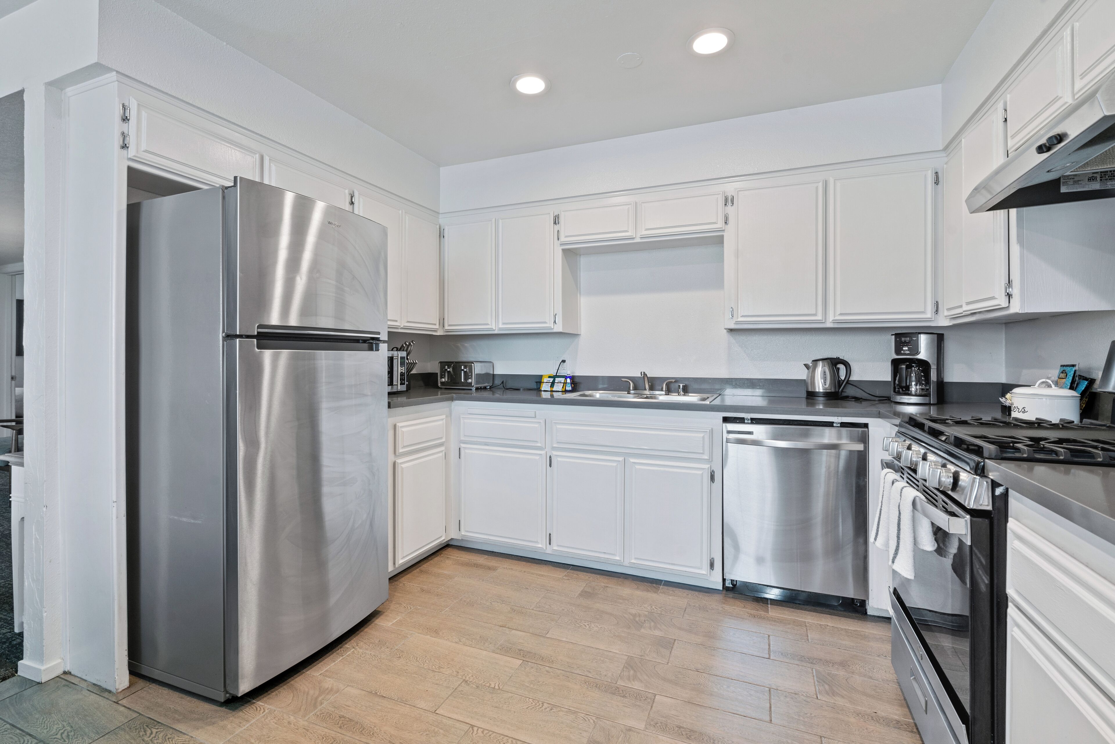 family room, 2 bedrooms, kitchen | private kitchen | microwave