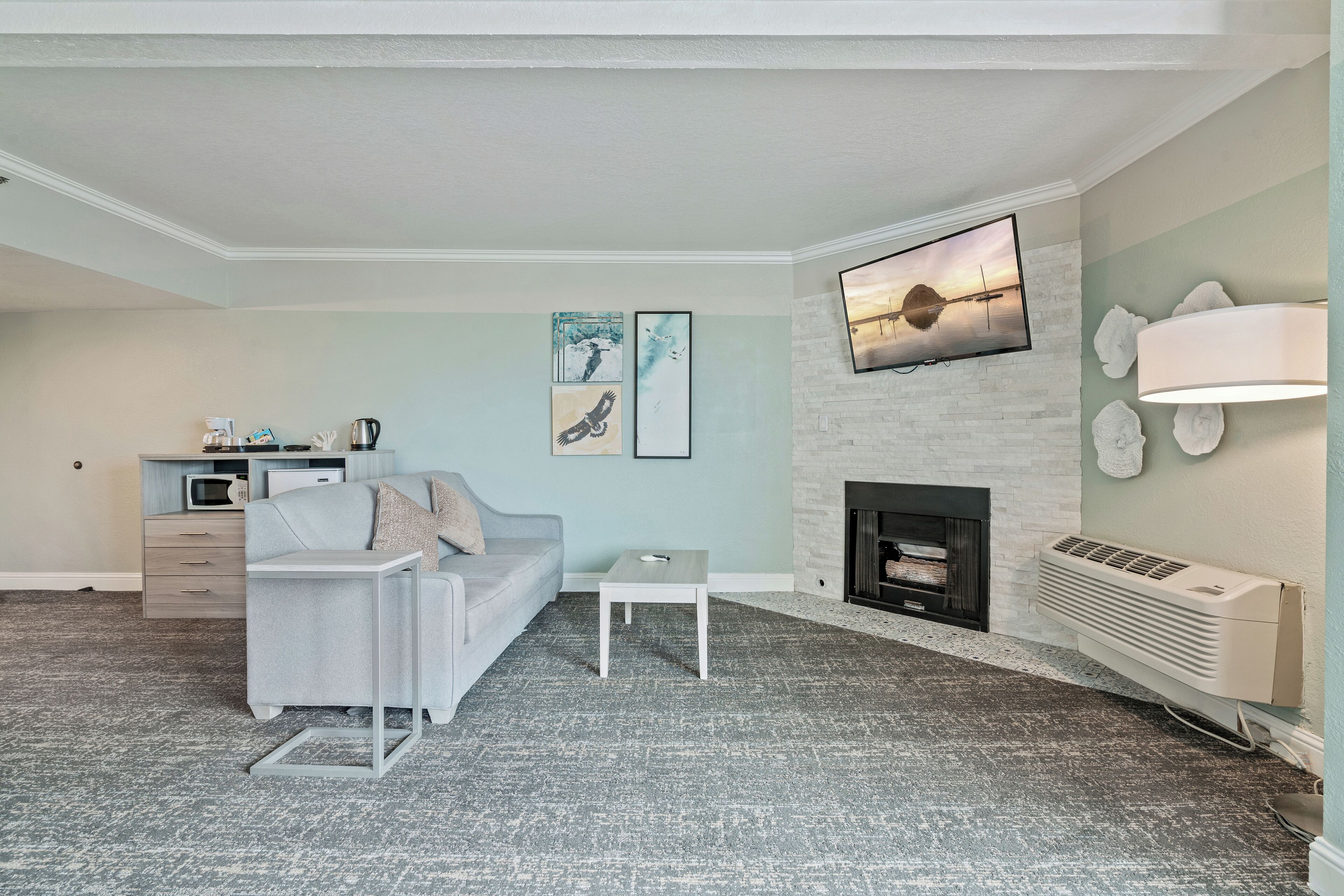 standard room, 1 king bed, balcony | laptop workspace, blackout curtains, iron/ironing board, free wifi