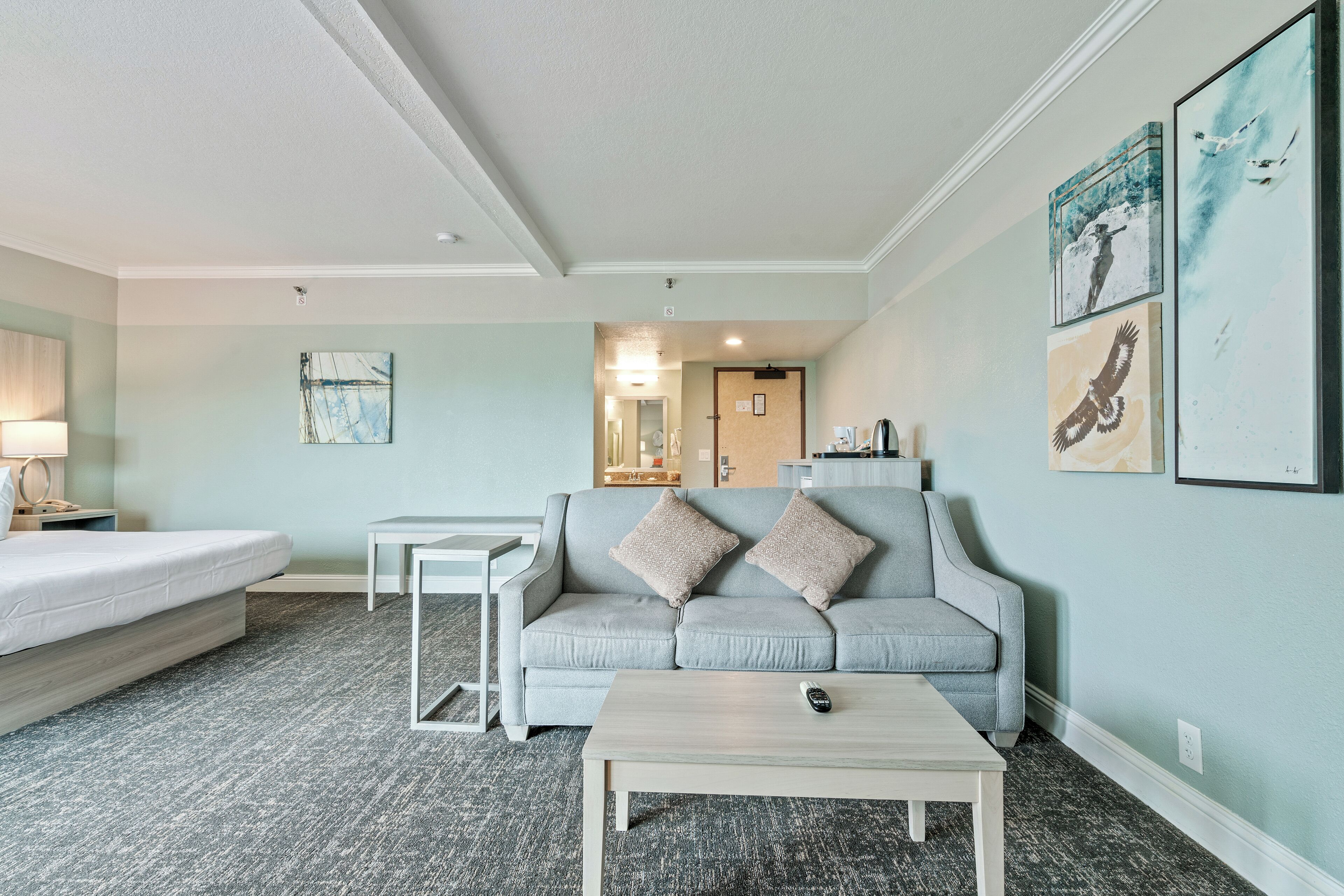 standard room, 1 king bed, balcony | laptop workspace, blackout curtains, iron/ironing board, free wifi