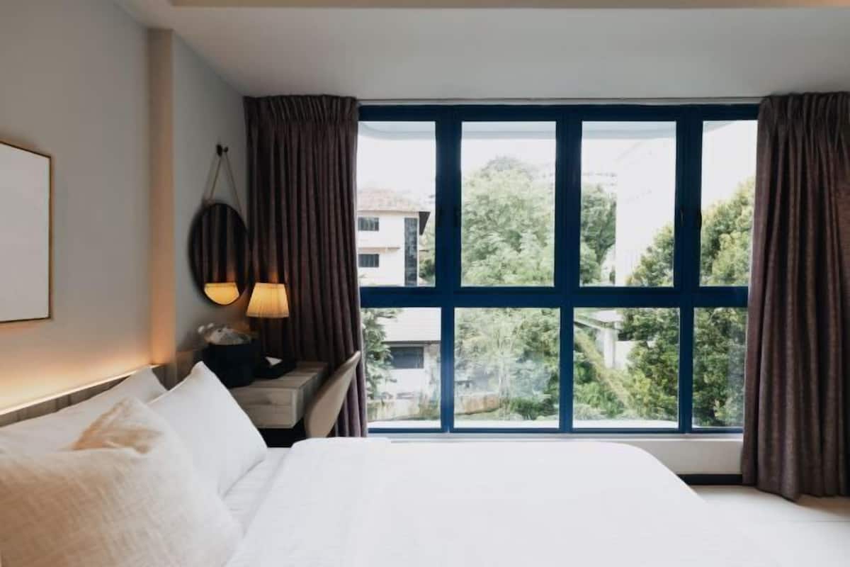 Egyptian cotton sheets, premium bedding, down duvets, pillow-top beds