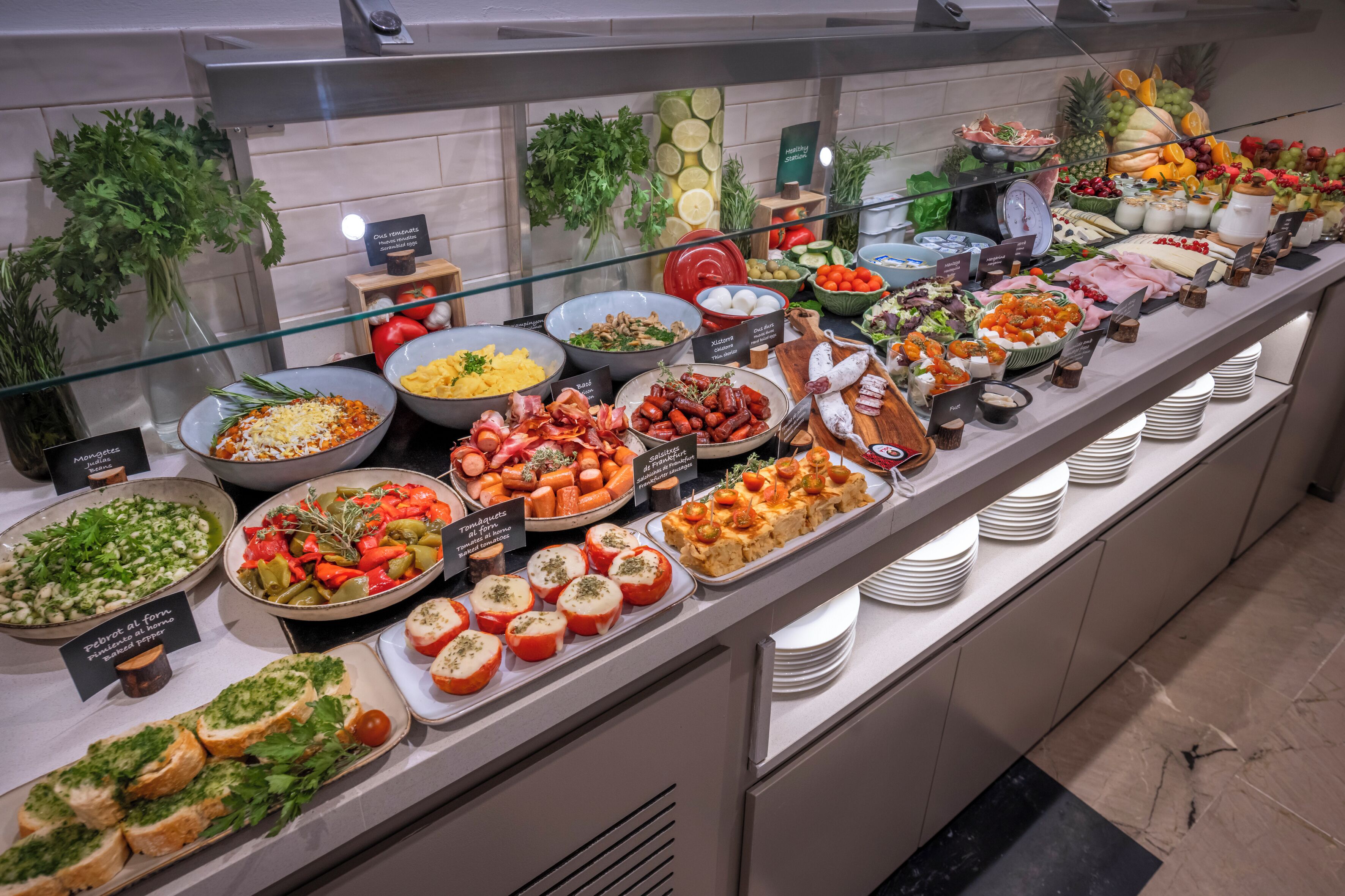 Daily buffet breakfast (EUR 16 per person)