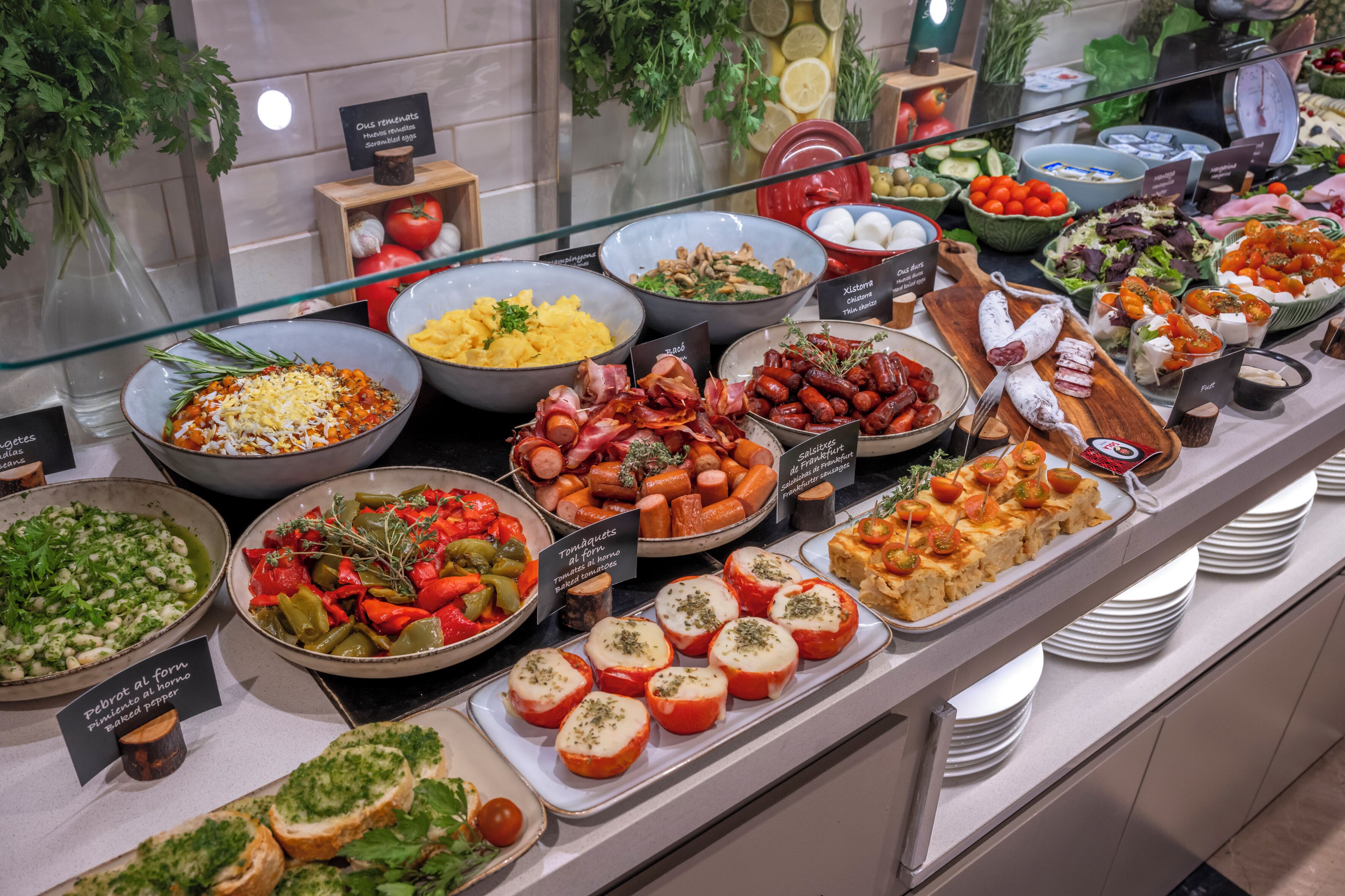 daily buffet breakfast (eur 16 per person)