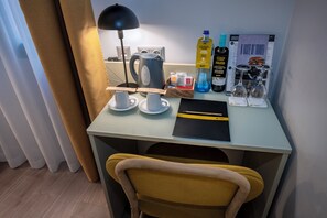 Yhden hengen comfort-huone, 1 parisänky | Tallelokero huoneessa, äänieristys, ilmainen Wi-Fi, vuodevaatteet
