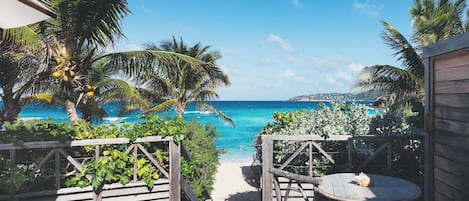 Ropa de cama de alta calidad y minibar