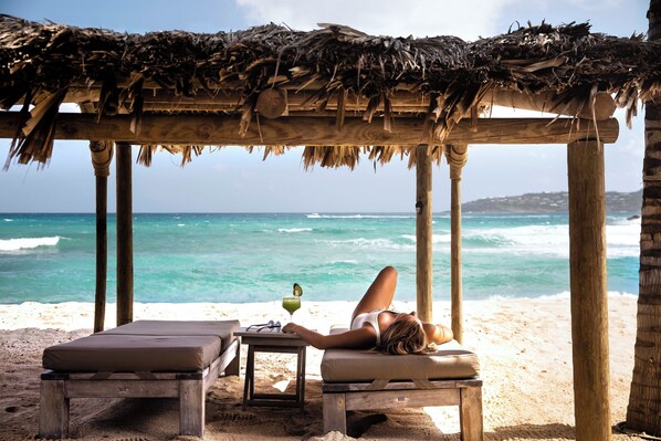 Plage, chaises longues, plongée sous-marine, snorkeling