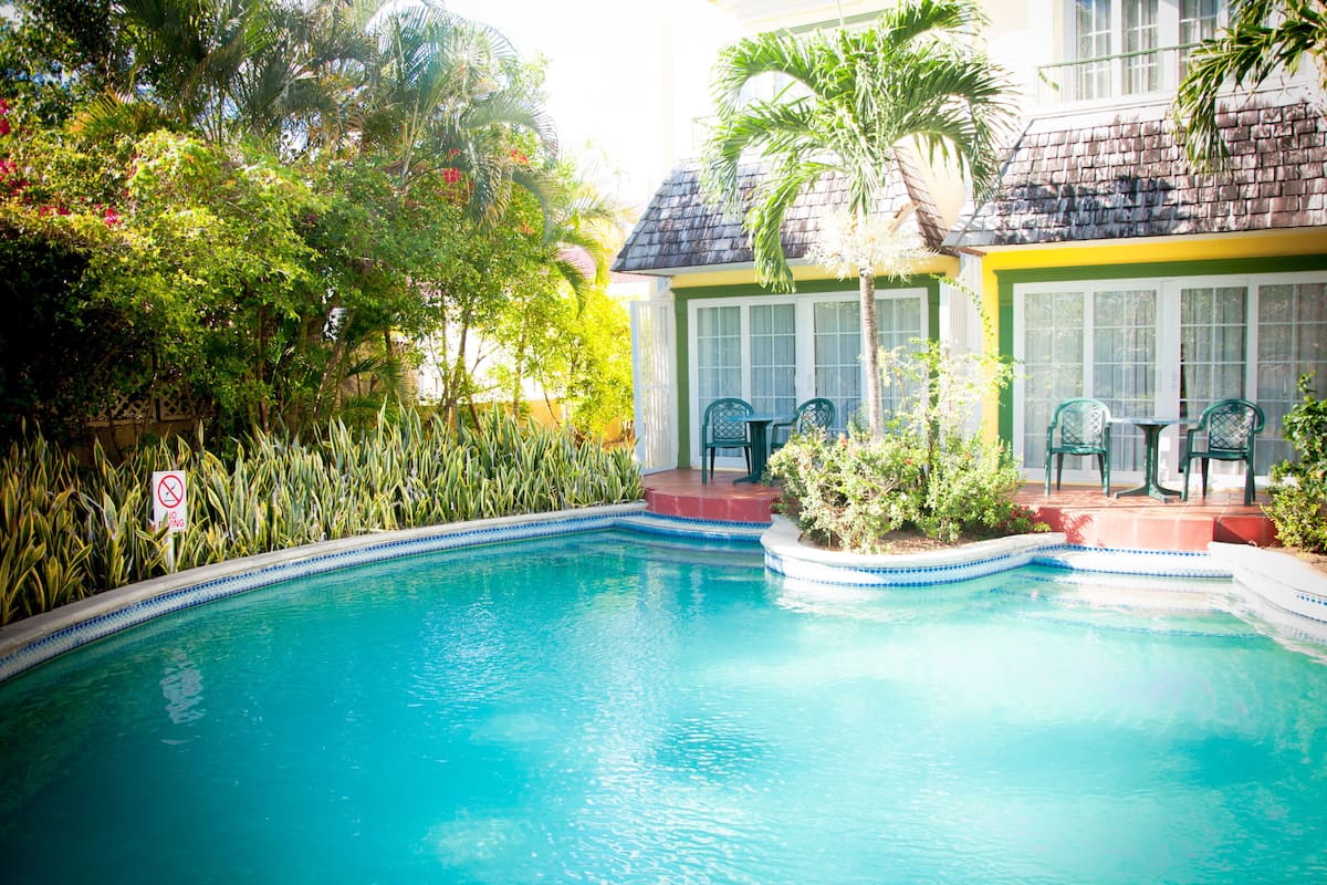 Oda | Havuz | Açık yüzme havuzu, 7 ve 19 saatleri arasında açık, havuz şemsiyeleri