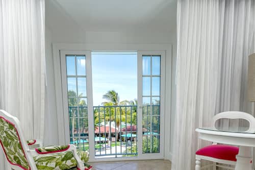 Standard Room, Pool View | Premium bedding, in-room safe, desk, laptop workspace