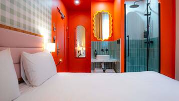 1 bedroom, premium bedding, blackout curtains, soundproofing