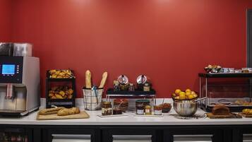 Petit déjeuner buffet (12 EUR par personne)