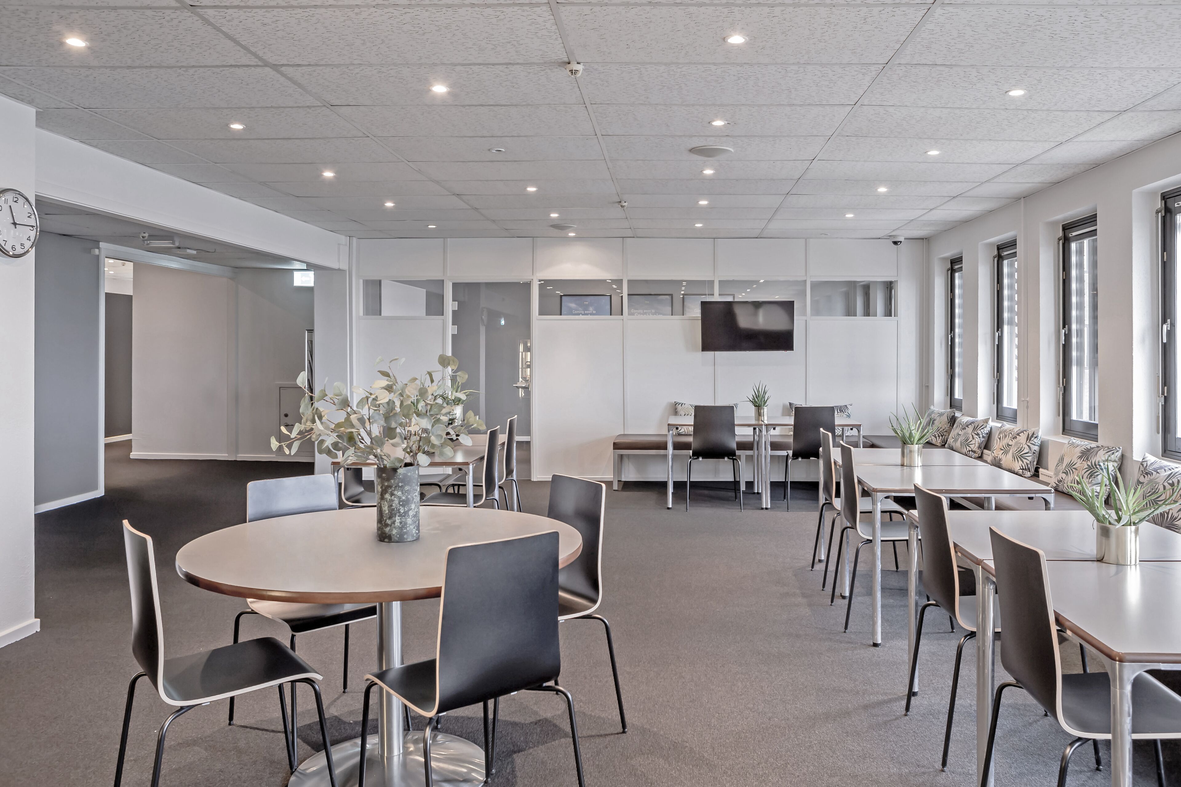 每日供应自助式早餐（每人 DKK 139）