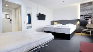 Family Room, 1 King Bed with Sofa bed | 1 bedroom, desk, iron/ironing board, cribs/infant beds