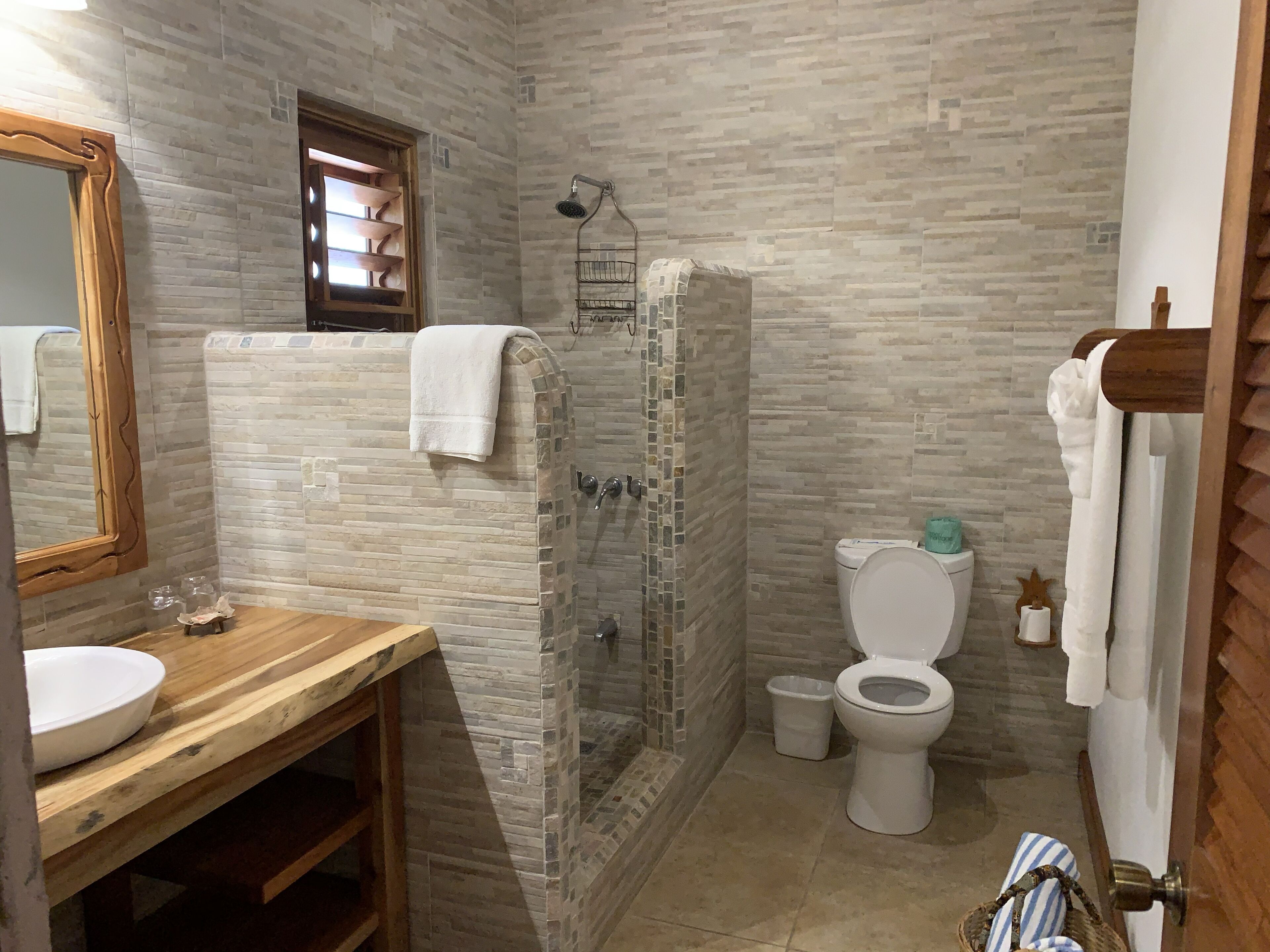 deluxe room, 1 king bed, ocean view | 1 bedroom, in-room safe, individually decorated, individually furnished