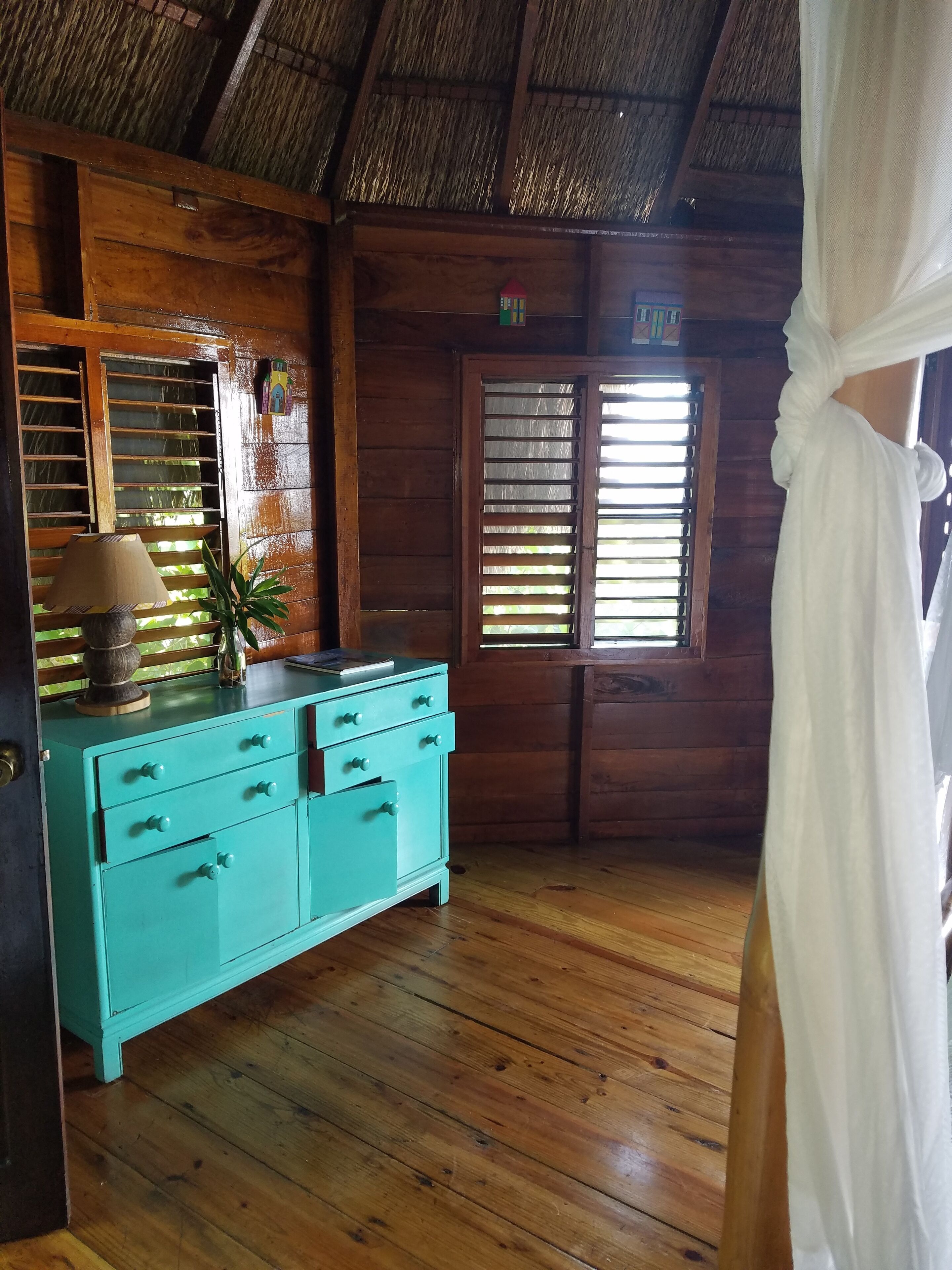 tree house | bathroom | shower, free toiletries, towels, soap