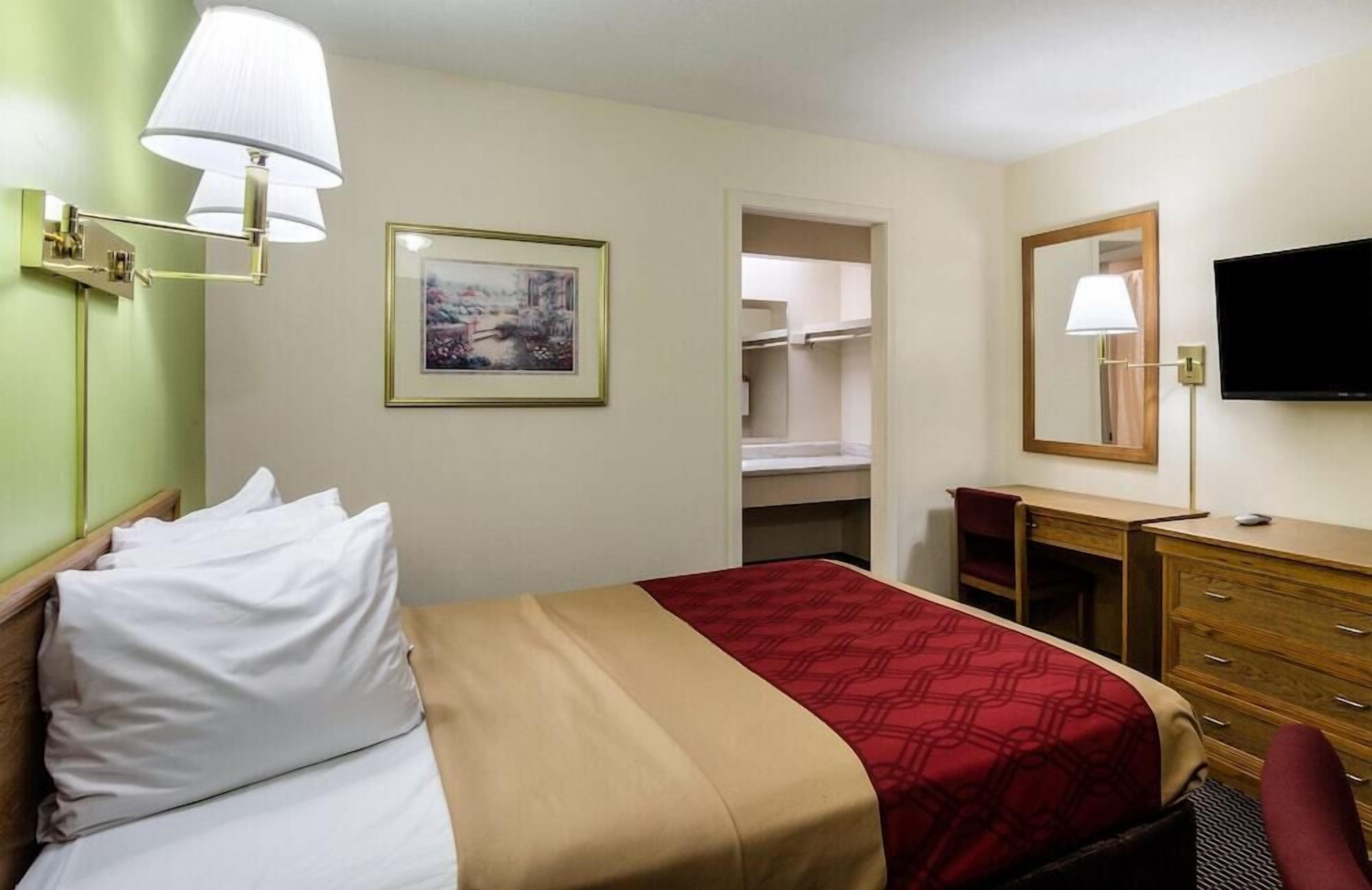 Soundproofing, iron/ironing board, free WiFi, bed sheets
