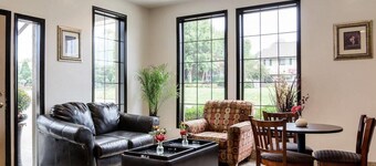 Econo Lodge Lawrence near University