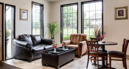 Econo Lodge Lawrence near University