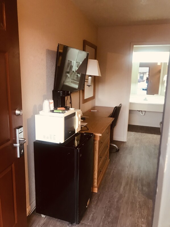 تجهيزات عازلة للصوت ومكواة/لوح كي وواي فاي مجانًا وملاءات أسرّة