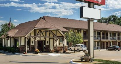 Econo Lodge Lawrence near University