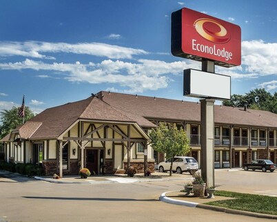 Econo Lodge Lawrence near University
