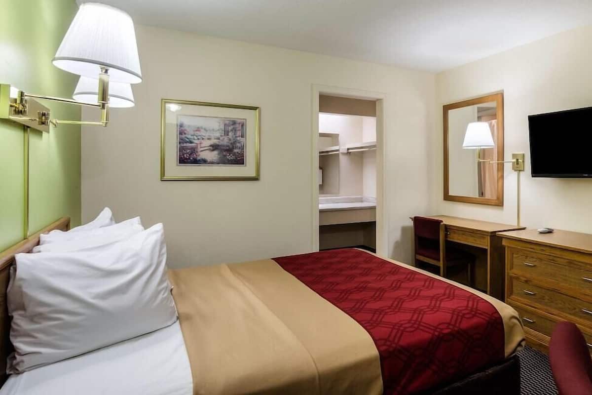 Soundproofing, iron/ironing board, free WiFi, bed sheets