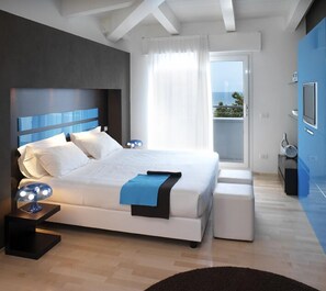 Suite familiar | Minibar, caja de seguridad en la habitación, escritorio y wifi gratis 