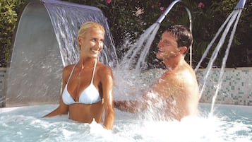 Piscine extérieure (ouverte en saison)