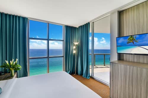 Luxury Penthouse, 2 Bedrooms, Ocean View, Beachfront | Premium bedding, in-room safe, desk, laptop workspace