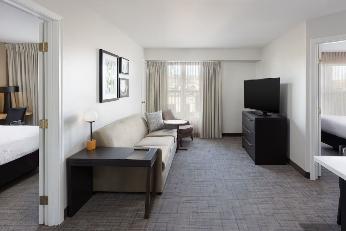 1 bedroom, premium bedding, in-room safe, desk