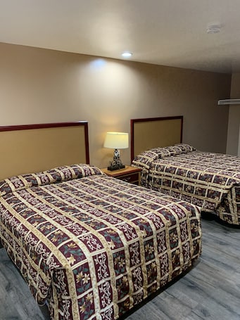 Premium bedding, pillow-top beds, individually furnished, desk. Budget Inn San Gabriel
