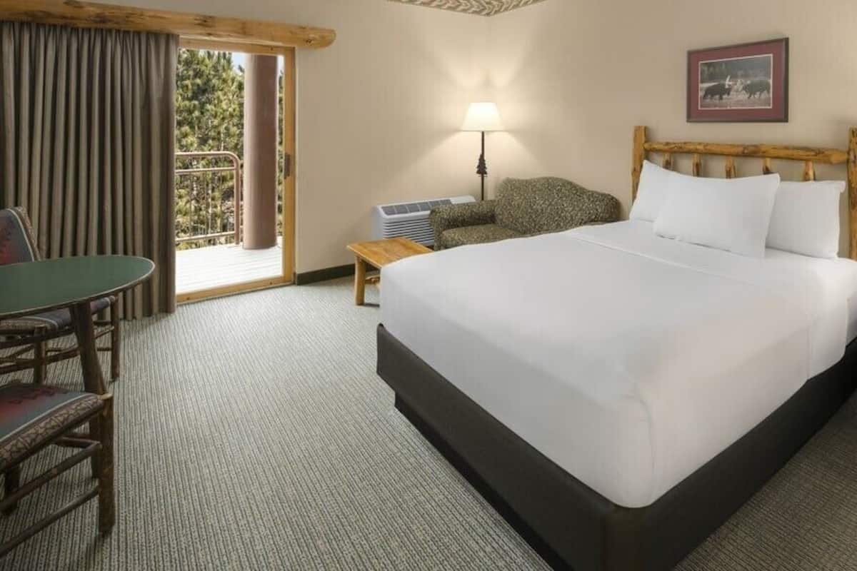 Wolf Den Suite