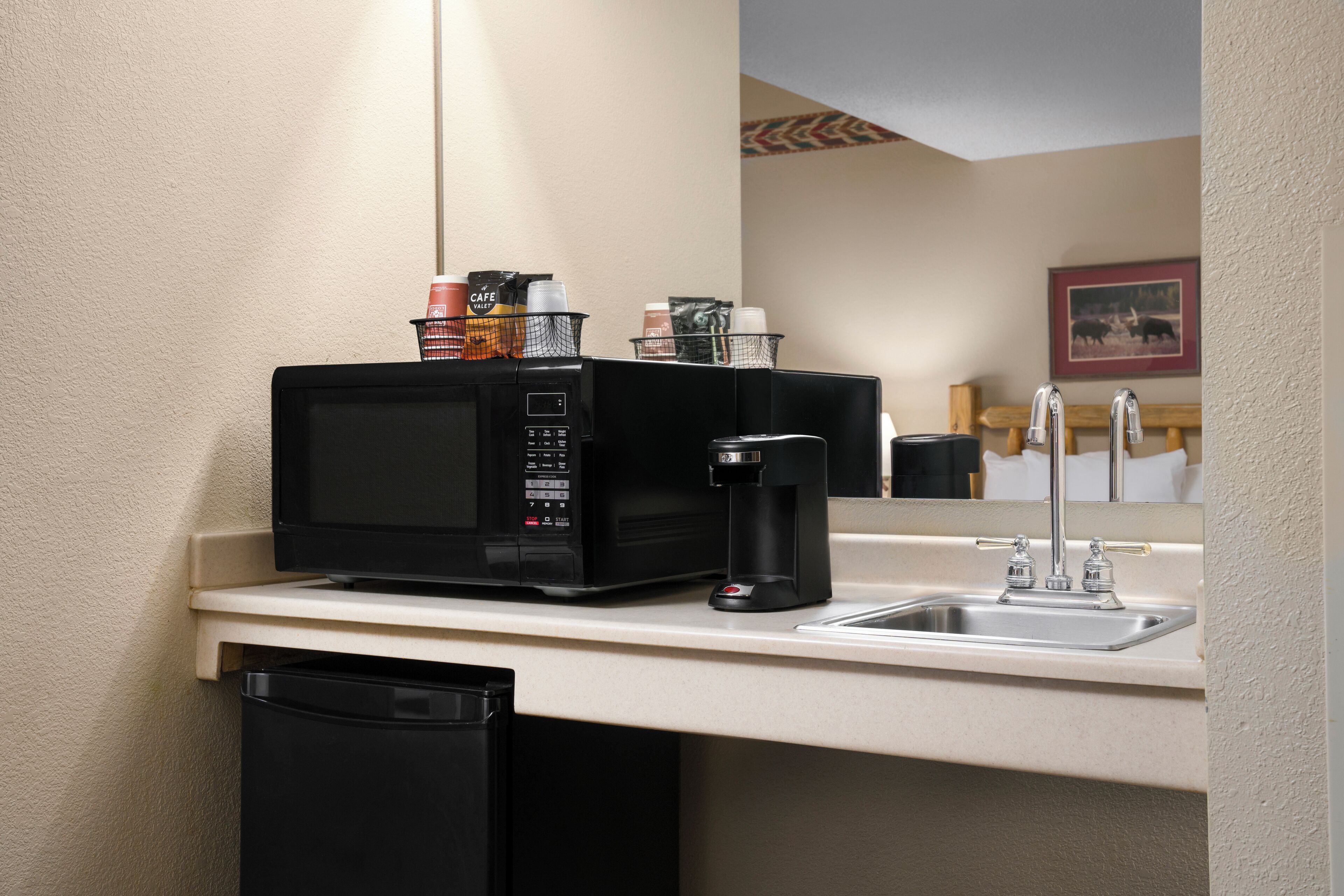 loft fireplace suite - waterpark included | in-room safe, iron/ironing board, internet, bed sheets