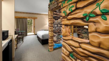 Wolf Den Suite - Waterpark Included | In-room safe, iron/ironing board, Internet, bed sheets