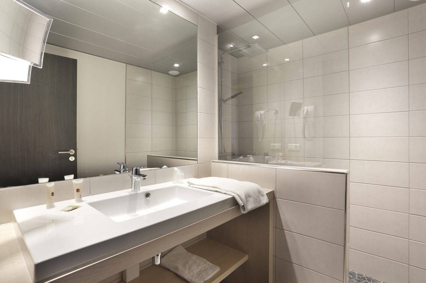 premium double room | bathroom | free toiletries, hair dryer, towels