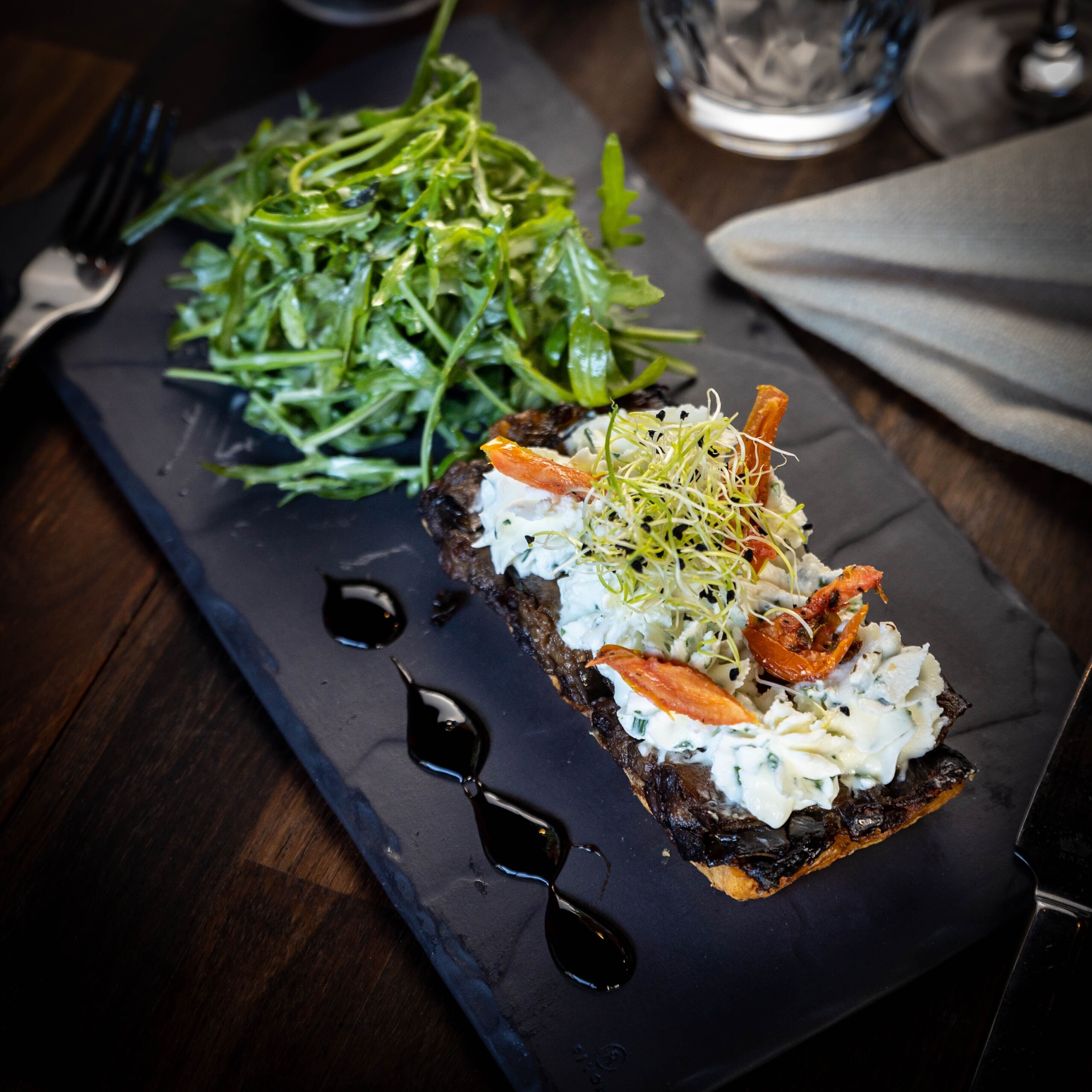 lunch and dinner served, french cuisine