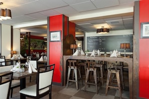 S'hi serveixen dinars, sopars i plats de cuina francesa